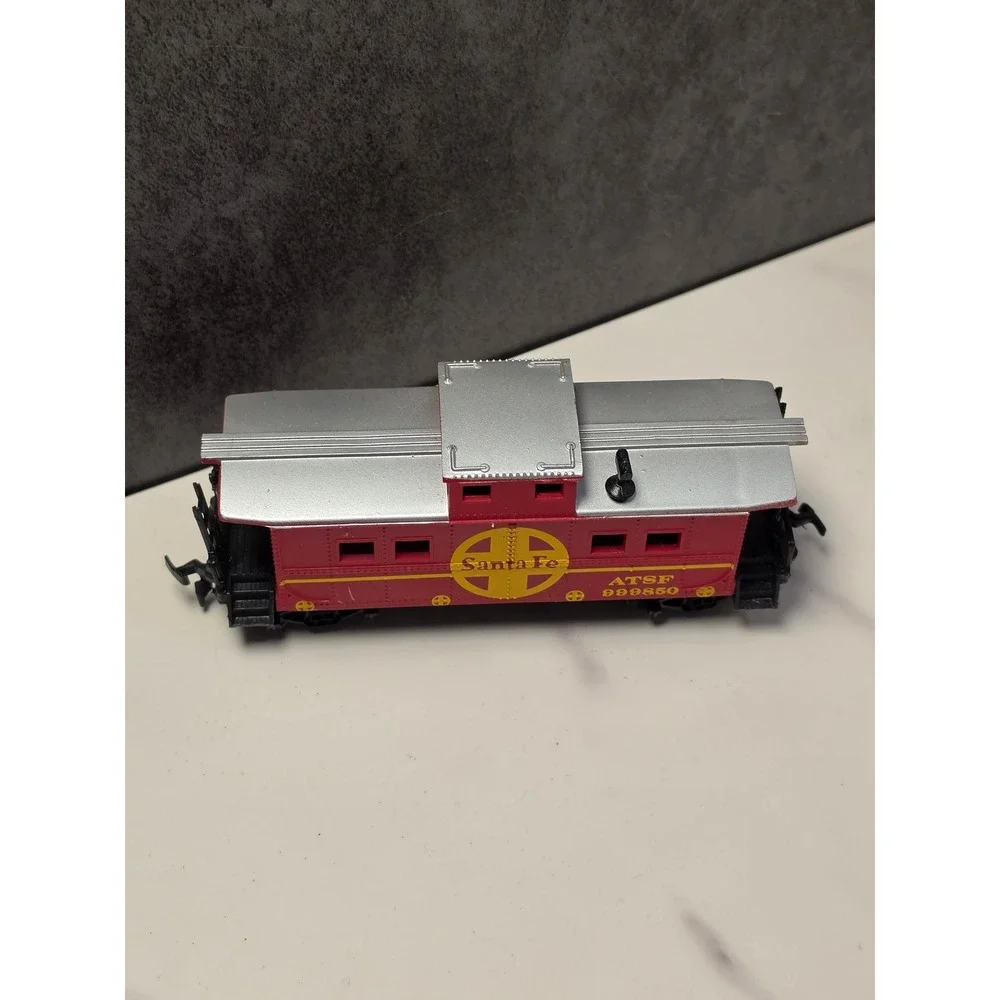 Life-Like HO Scale Santa Fe Caboose ATSF 999850 Red Model Train Car with Box
